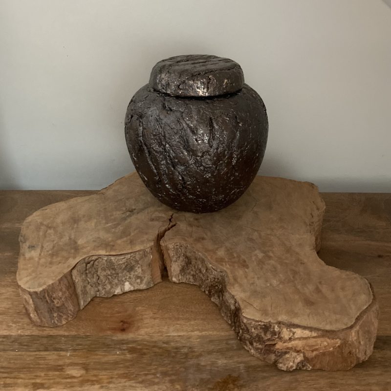 Urn-keramiek-brons-boomstam-jolanda-hartog